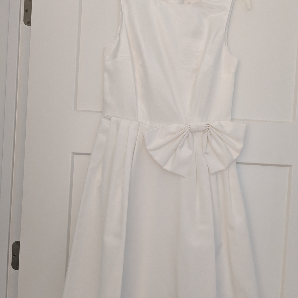 Elegant White Dress with Bow Detail